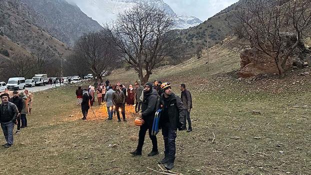 Van'da çobanlık yapan kuzenlerin üzerine kaya parçaları düştü: 1 ölü, 1 yaralı