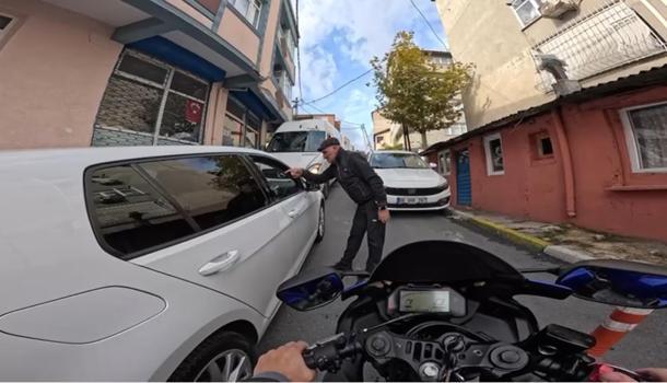 İstanbul-Sarıyer'de trafikte yol verme tartışması; 'Gaziysen evinde otur'