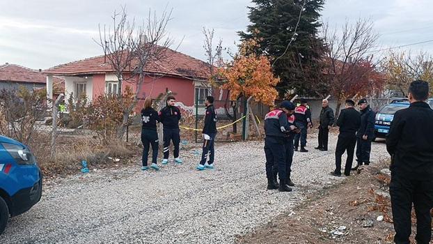 Şizofreni hastası, bıçakla annesini ağır yaraladı, eniştesinin boğazını kesti