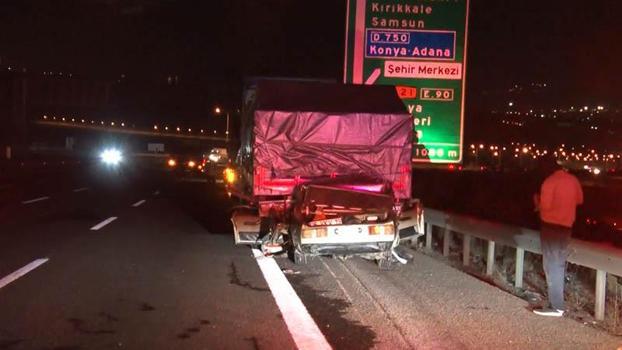 Ankara'da, emniyet şeridindeki TIR'a çarpan otomobilin sürücüsü öldü