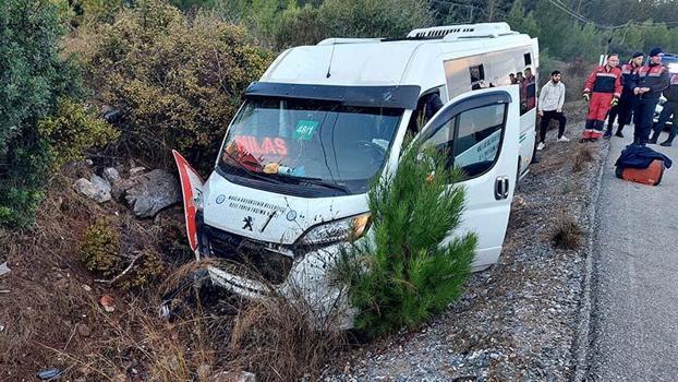 Bodrum'da yolcu minibüsü, şarampole düştü: 8 yaralı