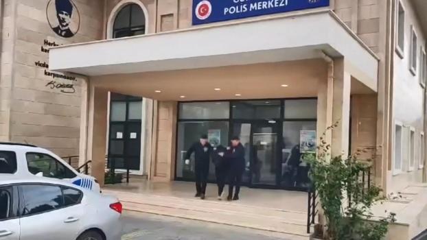 İstanbul - Beylikdüzü’nde AK Parti İlçe Başkanlığı’nın camlarını taşla kırıp kaçan şüpheli yakalandı