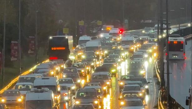 İstanbul-İstanbul'da trafik yoğunluğu yüzde 90'a ulaştı