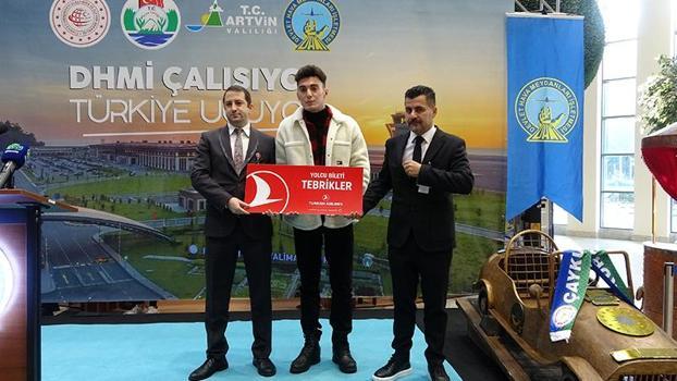 Rize- Artvin Havalimanı’nında 1 milyonuncu yolcu için tören