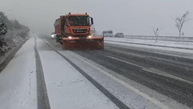 Yalova'da mevsimin ilk kar yağışı (2)