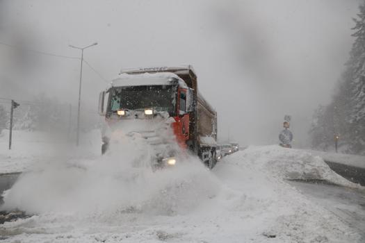 Bolu Dağı'nda yoğun kar ulaşımı aksattı