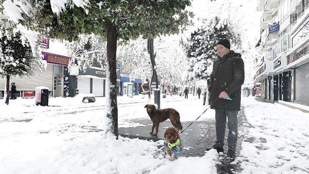 Bolu kent merkezinde kar kalınlığı 28 santimetreye ulaştı