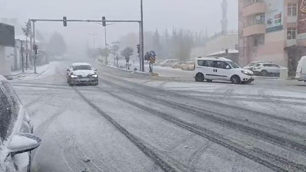 Malatya-Kayseri kara yolu kar yağışı nedeni ile kapandı