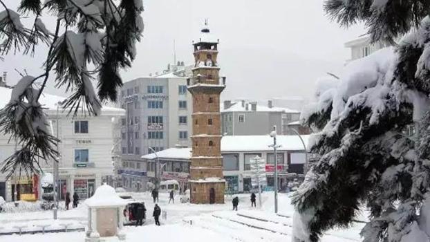 Yozgat Valiliği: Soğuk hava ve tipi nedeniyle il genelinde 25.11.2024 Pazartesi günü ilk ve orta dereceli tüm okullarda eğitim öğretime 1 gün süreyle ara verilmiştir