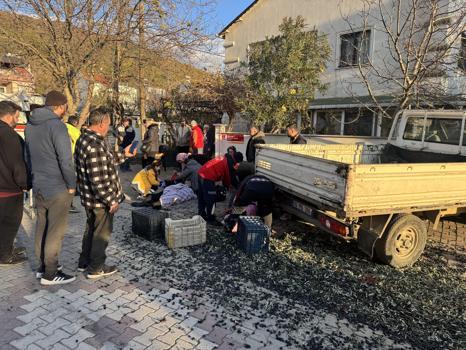 Erdek'te traktörün römorku yan yattı: 5 yaralı