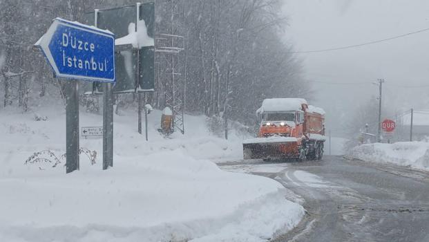 Bolu Dağı'nda yağış sürüyor; sürücülere kar lasiği uyarısı