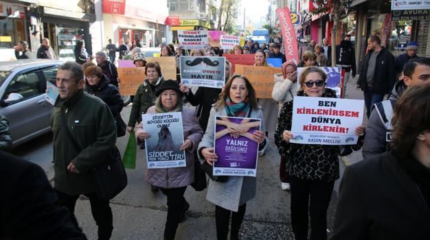 Edirne’de kadınlardan şiddete karşı yürüyüş