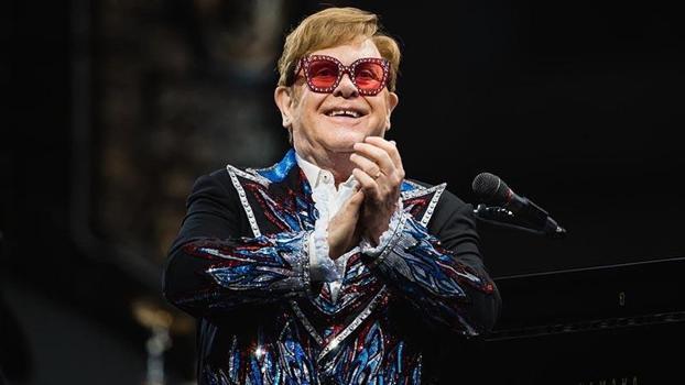 Elton John: Şarkı sözlerini bile okuyamıyorum