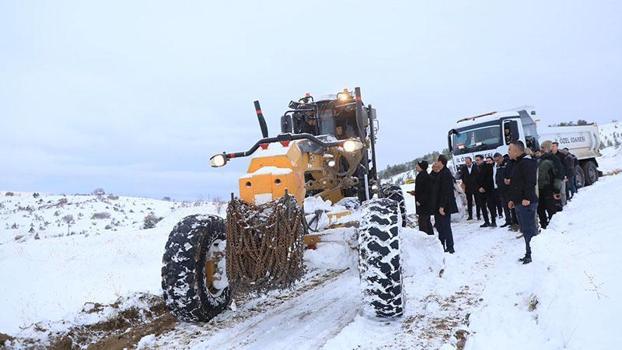 Elazığ'da kapalı 103 köy yolundan 24'ü ulaşıma açıldı