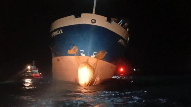 Mersin'de 'ESPERANZA B' isimli kuru yük gemisi yan yattı; personel tahliye ediliyor/ Fotoğraflar