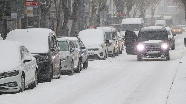 Kar yağışı etkisini gösterdi; Birçok ilde yollar kapandı, okullar tatil edildi