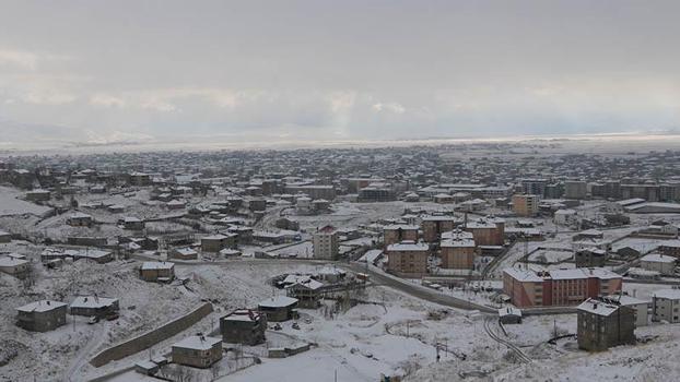 Hakkari'de 10 yerleşim yeri ulaşıma kapandı