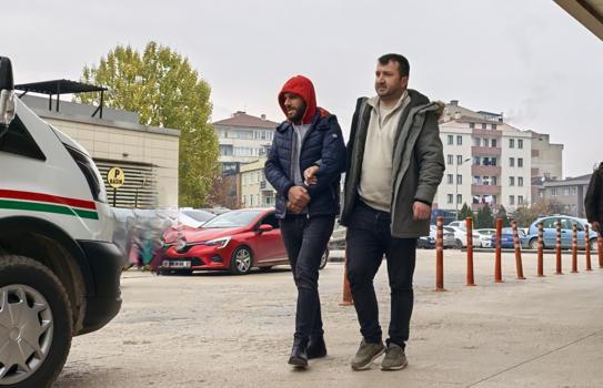 25 yıl hapisle aranan firari hükümlü, evindeki gizli bölmede yakalandı