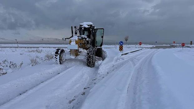 Van'da kardan kapanan 134 yerleşim yerinin yolu açıldı