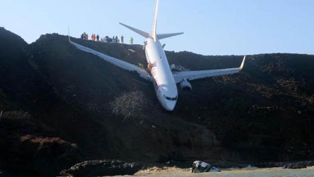 Pistten çıkıp, deniz kenarında duran uçağın davasında savcıdan pilotlara ceza talebi