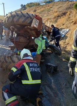 Efeler'de kum yüklü traktör devrildi: 2 yaralı