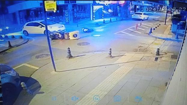 Pendik'te otomobilin çarptığı motokurye yaralandı, o anlar kamerada