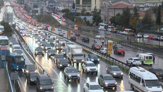 İstanbul - İstanbul'da trafik yoğunluğu yüzde 78'e ulaştı