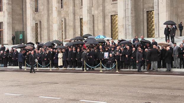 Eski Bakan Barutçu için TBMM'de tören