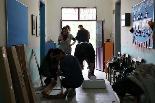 Köy okulunun tadilatını yapıp, boyadılar