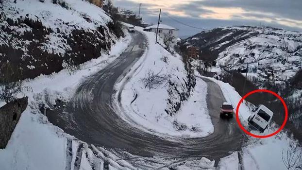 Trabzon'da minibüsün dereye yuvarlanması kamerada: 1 ölü, 1 yaralı