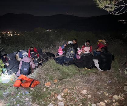 Yunanistan'a kaçma hazırlığında 23 kaçak göçmen ve 1 organizatör yakalandı