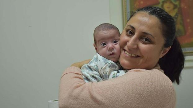 540 gram doğan Efe bebek, 130 günlük tedavi sonrası annesine kavuştu