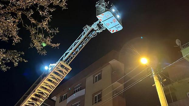 Elektrikli sobanın üzerine bırakılan mendil yangına neden oldu; 1'i bebek, 2 kişi dumandan etkilendi