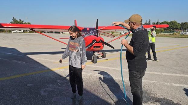 16 yaşındaki Defne, solo uçuş gerçekleştiren Türkiye’nin en genç kadın pilot adayı oldu / Ek fotoğraflar