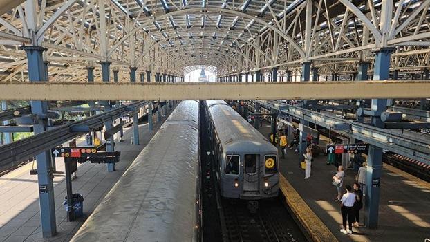 ABD'de metroda uyurken ateşe verilen kadın hayatını kaybetti