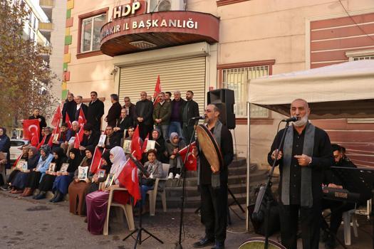 Diyarbakır’da evlat nöbeti tutan ailelere dayanışma konseri