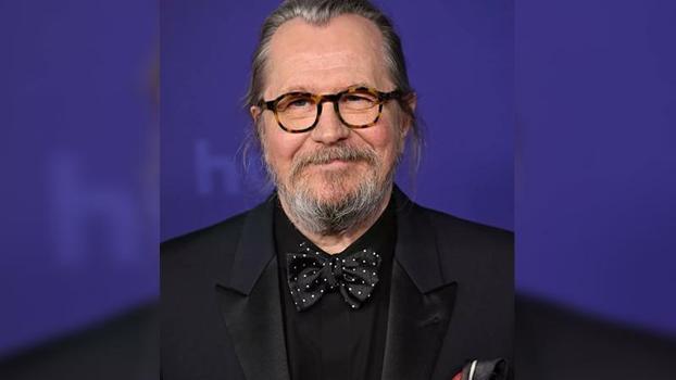 Gary Oldman, İngiliz gizli servisi için Noel şiiri seslendirdi