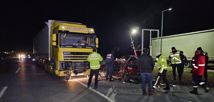 Edirne'de TIR'la çarpışan otomobilin sürücüsü öldü; kaza kamerada