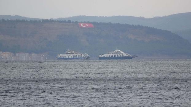 Gökçeada ve Bozcaada feribot seferlerine fırtına engeli