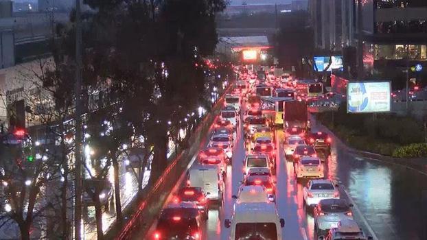 İstanbul'da trafik yoğunluğu yüzde 89’a ulaştı