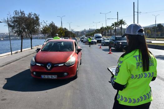 İzmir'de yılbaşı gecesi 1432 trafik polisi görev yapacak