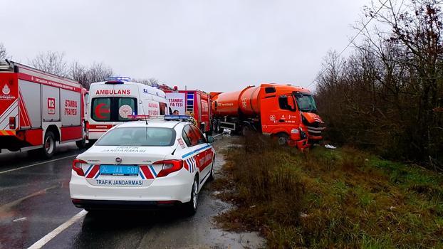 İstanbul- Silivri'de 2 kamyon kafa kafaya çarpıştı: 2 yaralı