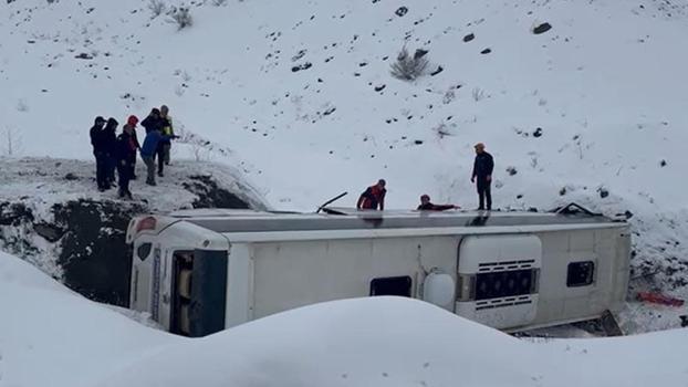 Erzincan ve Kars’taki otobüs kazalarında 9 kişinin tedavileri sürüyor