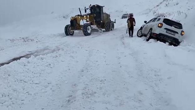 Siirt’te, kar nedeniyle kapanan yollar açıldı