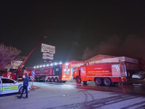 Kayseri Organize Sanayi Bölgesinde boru profil fabrikasında yangın (2)