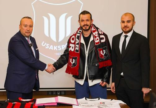 Uşakspor'da imzalar konuştu