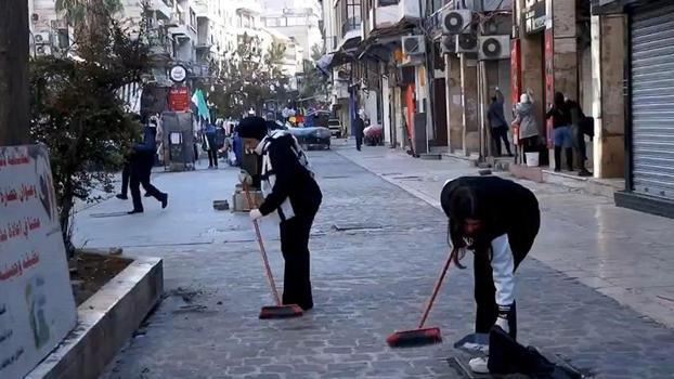 Suriye'nin başkenti Şam'da gönüllüler sokakları temizledi