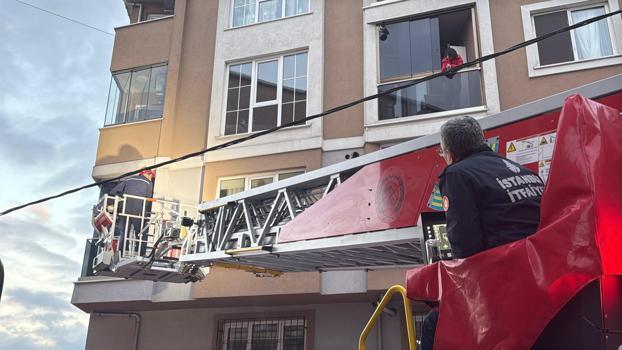 İstanbul - Kağıthane’de çalışır halde bıraktıkları çamaşır makinesi kapının açılmasını engelledi; itfiaiye yardıma geldi