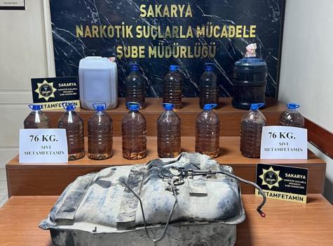 Sakarya'da 76 kilo sıvı metamfetamin ele geçirildi