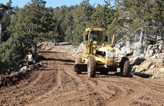 Elmalı’da 19 mahallenin yayla yoluna ulaşım kolaylaştı